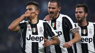  那不勒斯主场雨战不敌罗马，卫冕之路遇阻