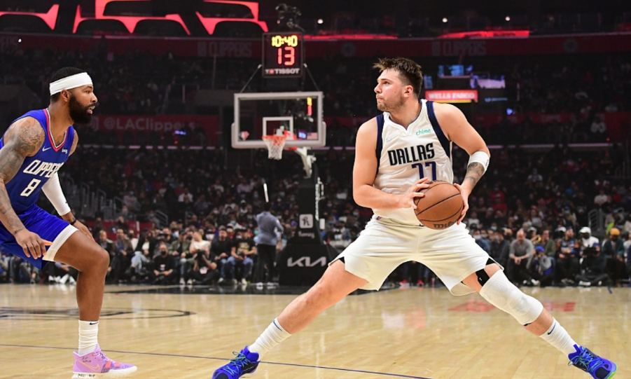  东契奇准三双独行侠加时险胜国王迎四连胜