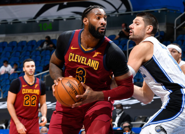  米切尔单节21分骑士多点开花击退魔术止住颓势